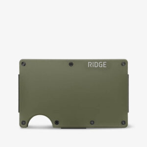 Men who want slim, modern and secure wallet with smart feature like RFID-blocking