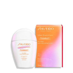 Oil-free and looks matte on the face.