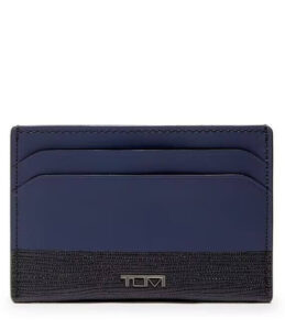 Perfect for men who prefer to travel light, carrying only the essentials.