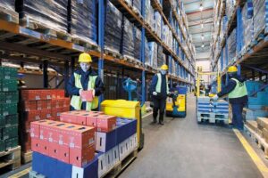 Sorting and storage at logistics hub