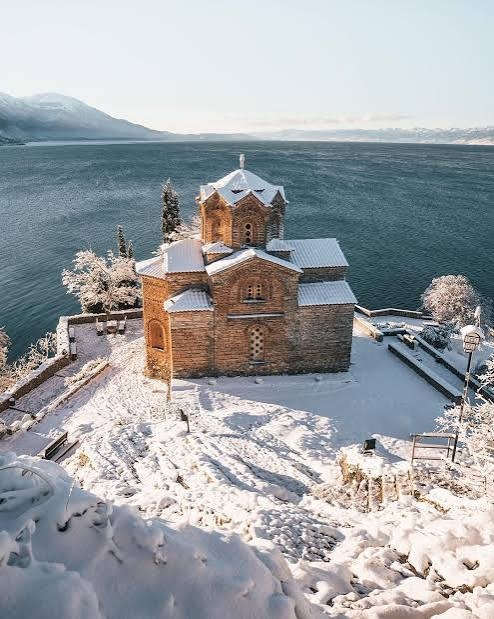 International Shipping from Singapore to North Macedonia