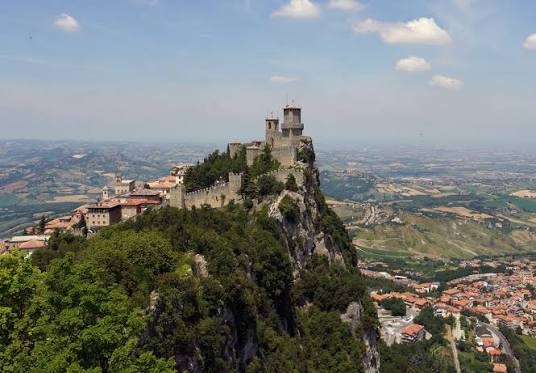 International Shipping from Singapore to San Marino