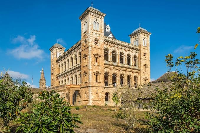 International Shipping from Singapore to Madagascar