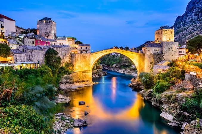 International Shipping from Singapore to Bosnia and Herzegovina